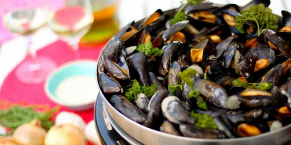 Creamy Mussels - COBB Grill America